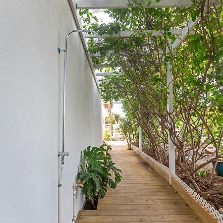 Maho Beach House - Petite Studio - Beach Access Bagian luar foto