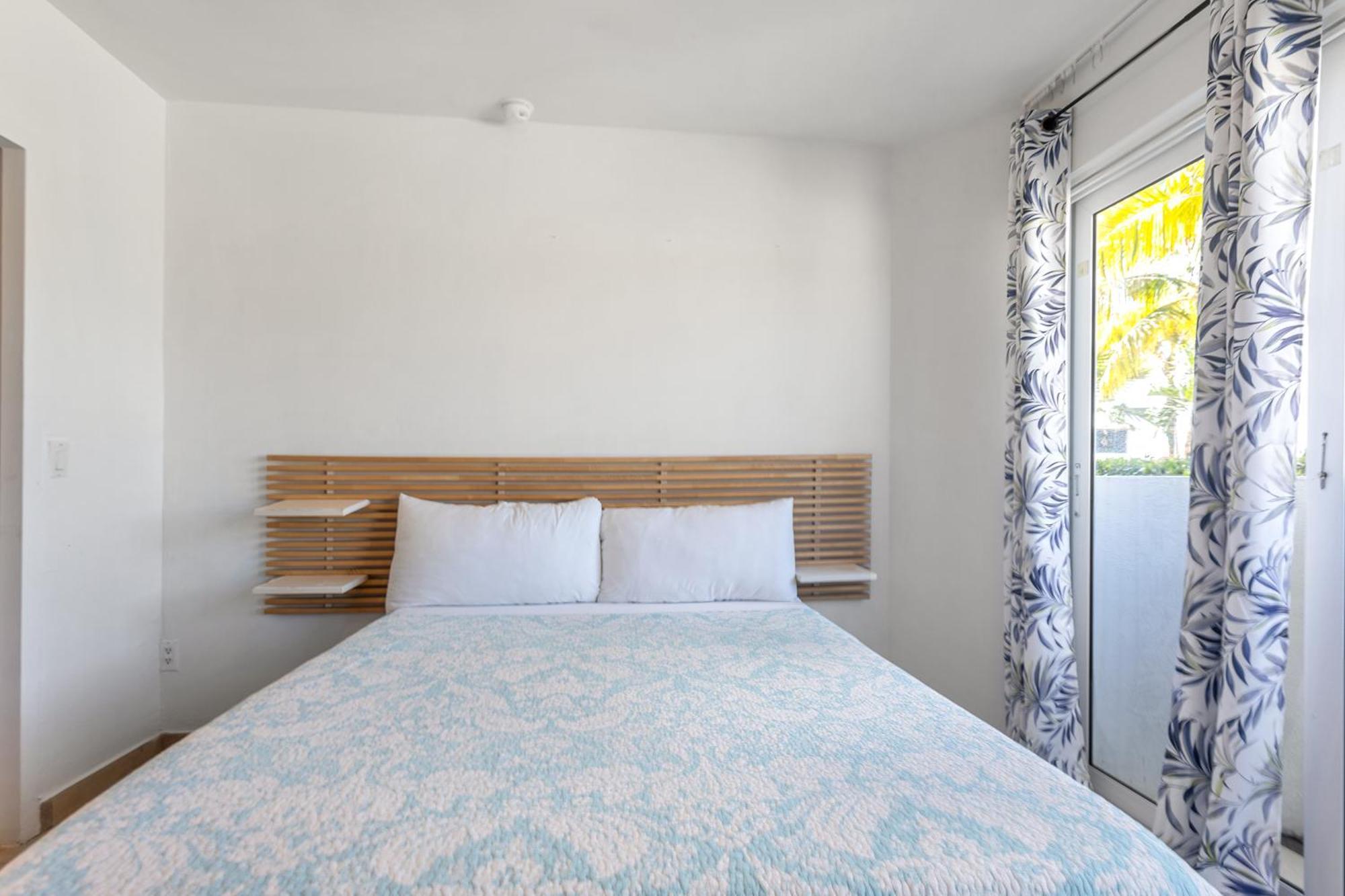 Maho Beach House - Petite Studio - Beach Access Bagian luar foto