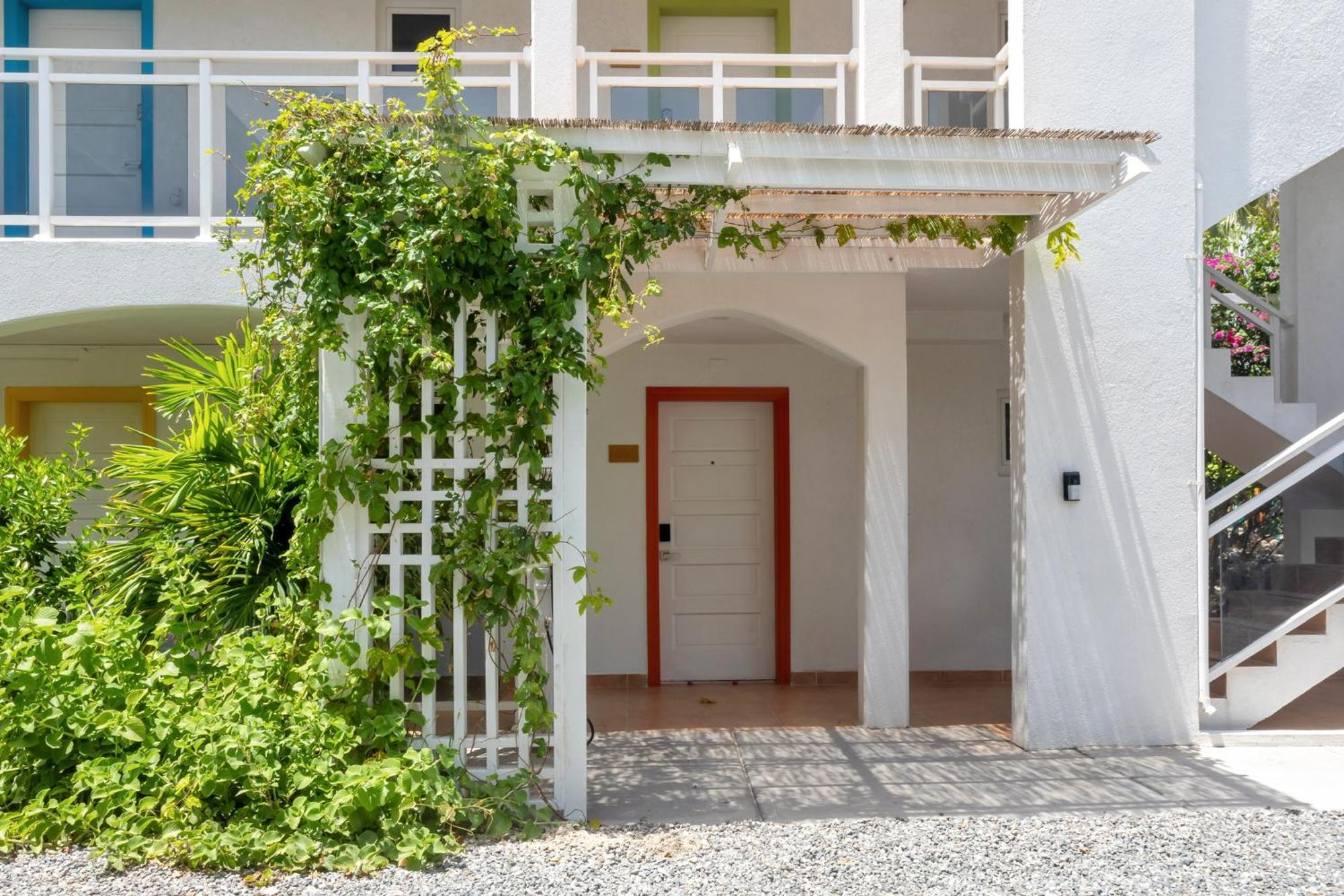 Maho Beach House - Petite Studio - Beach Access Bagian luar foto