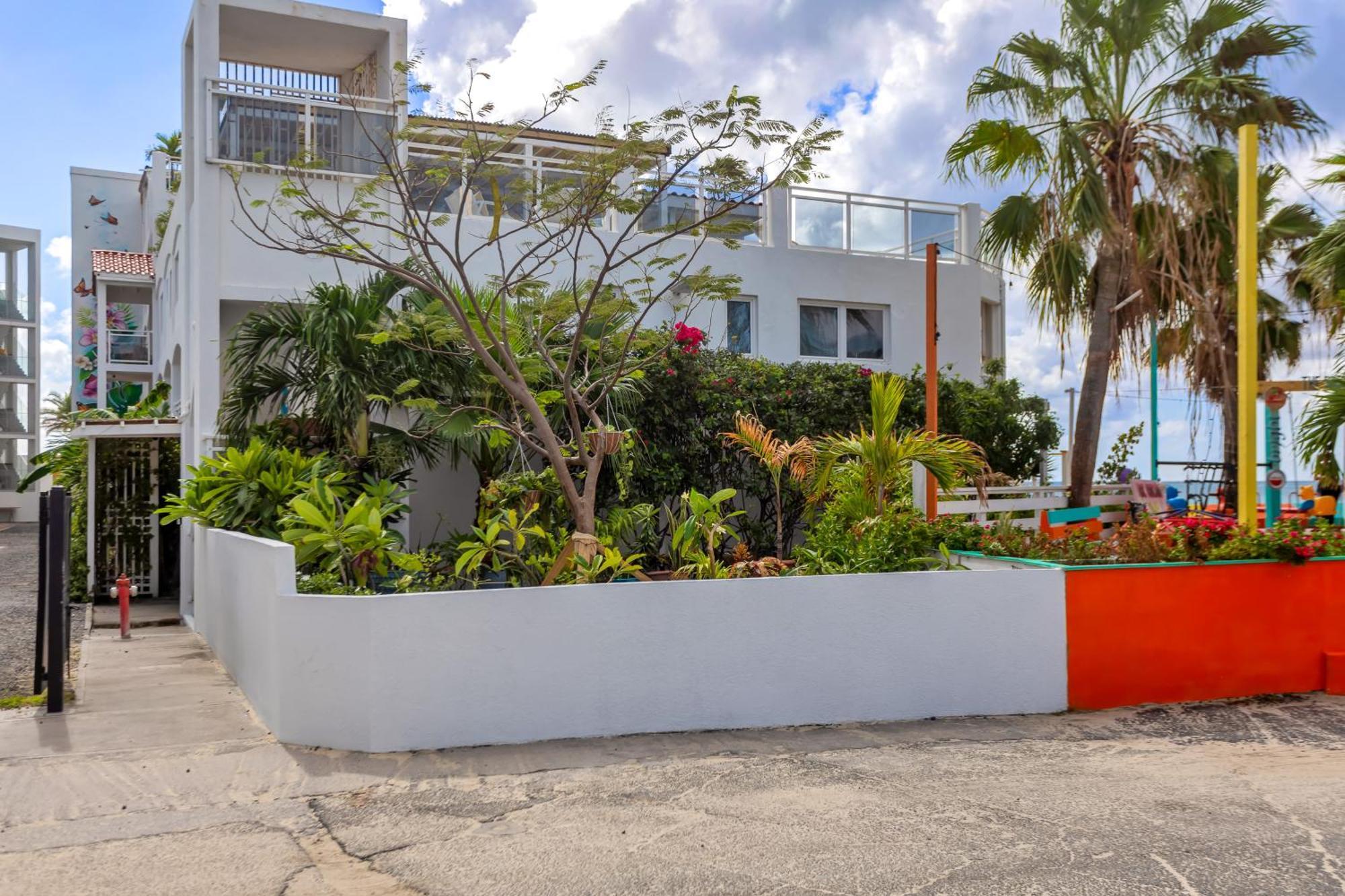 Maho Beach House - Petite Studio - Beach Access Bagian luar foto