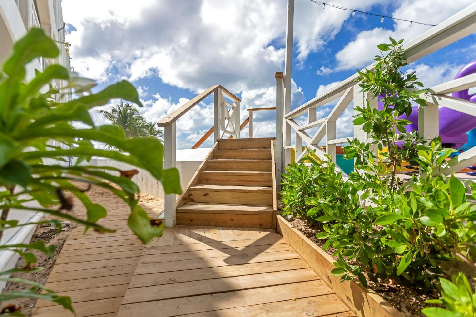 Maho Beach House - Petite Studio - Beach Access Bagian luar foto