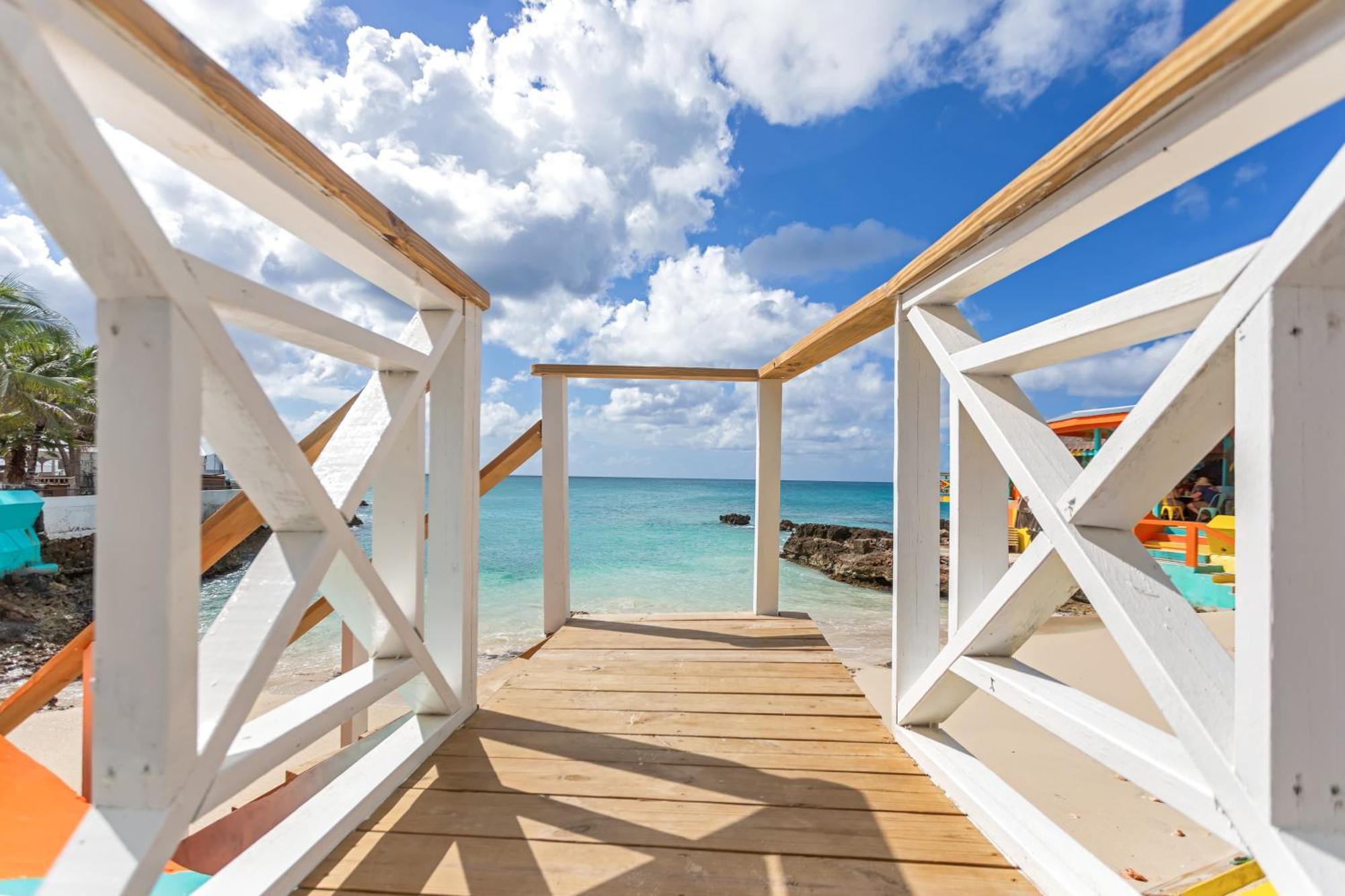 Maho Beach House - Petite Studio - Beach Access Bagian luar foto